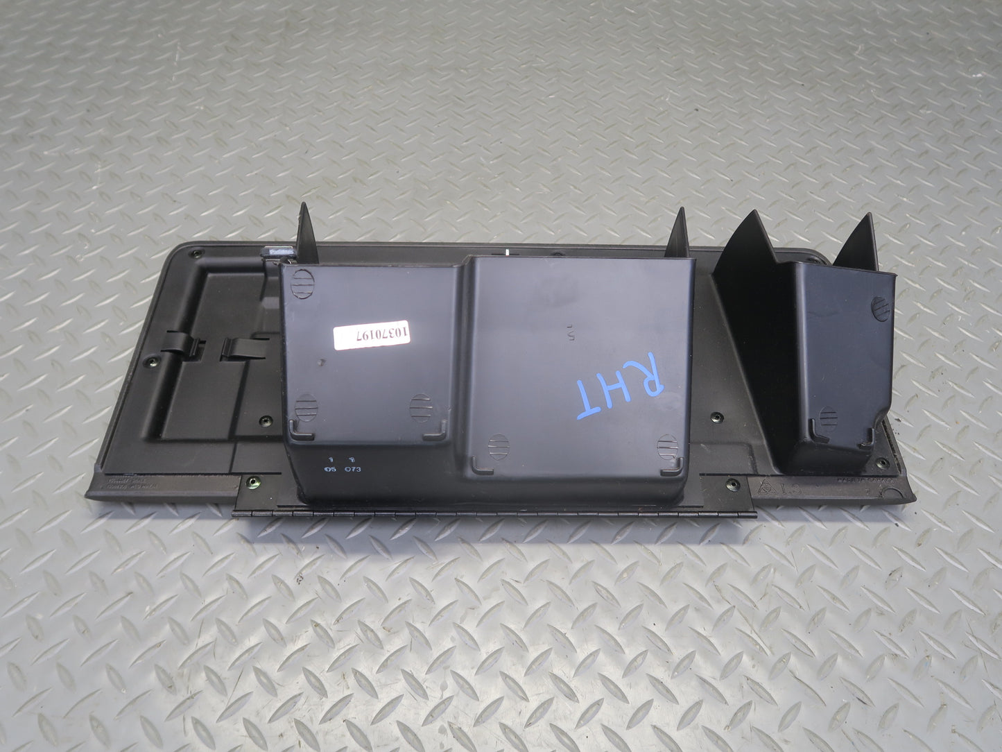 2003-2007 Hummer H2 Dash Front Right Glove Box Compartment Storage