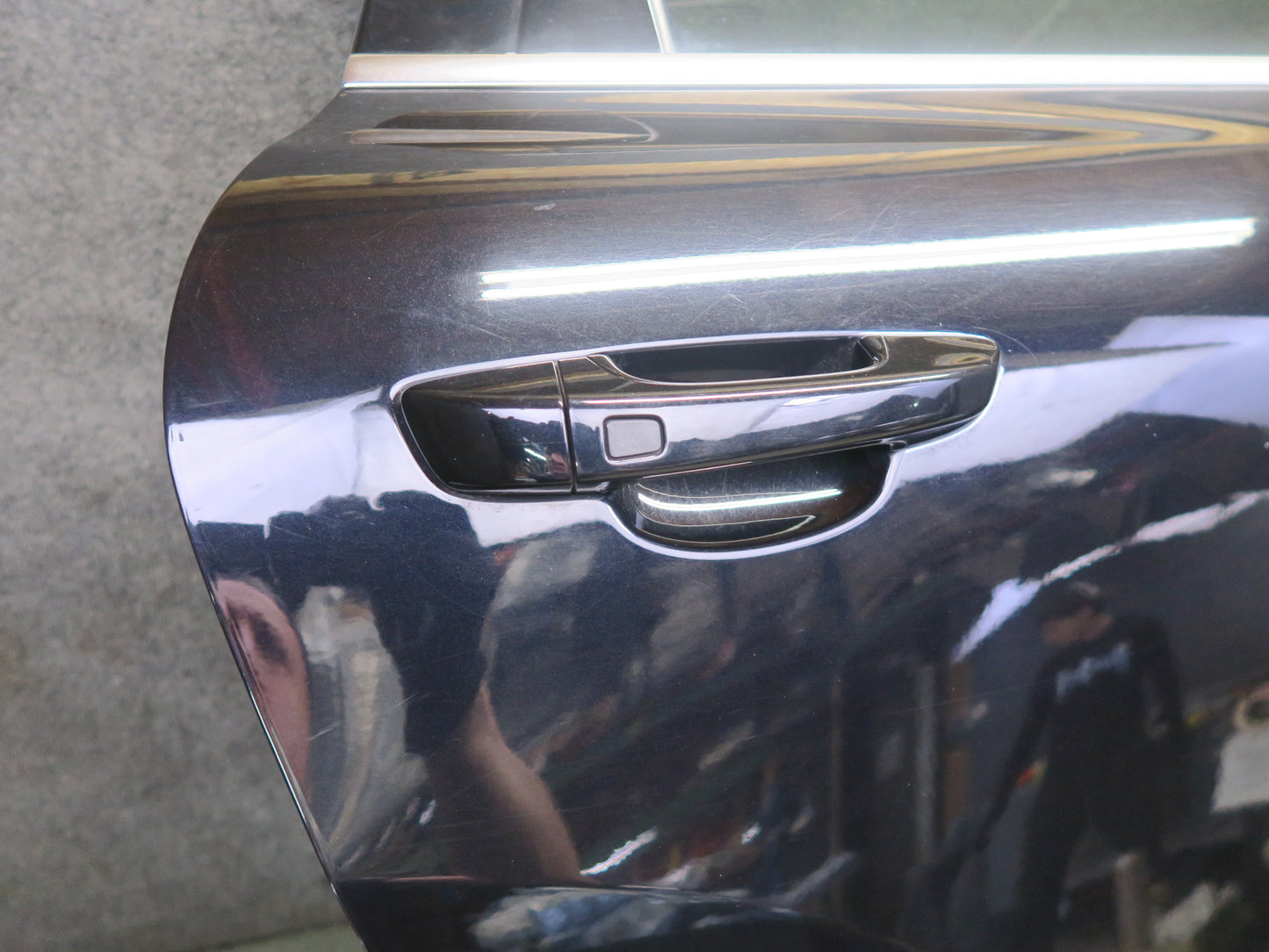 2011-2018 Porsche Cayenne 958 Rear Right Side Door Shell Frame Panel w Glass