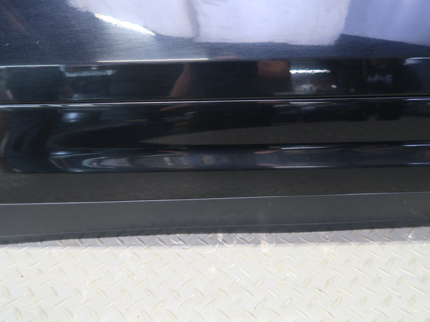 2011-2018 Porsche Cayenne 958 Rear Right Side Door Shell Frame Panel w Glass