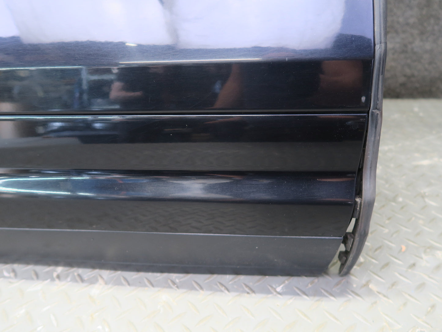 2011-2018 Porsche Cayenne 958 Rear Right Side Door Shell Frame Panel w Glass