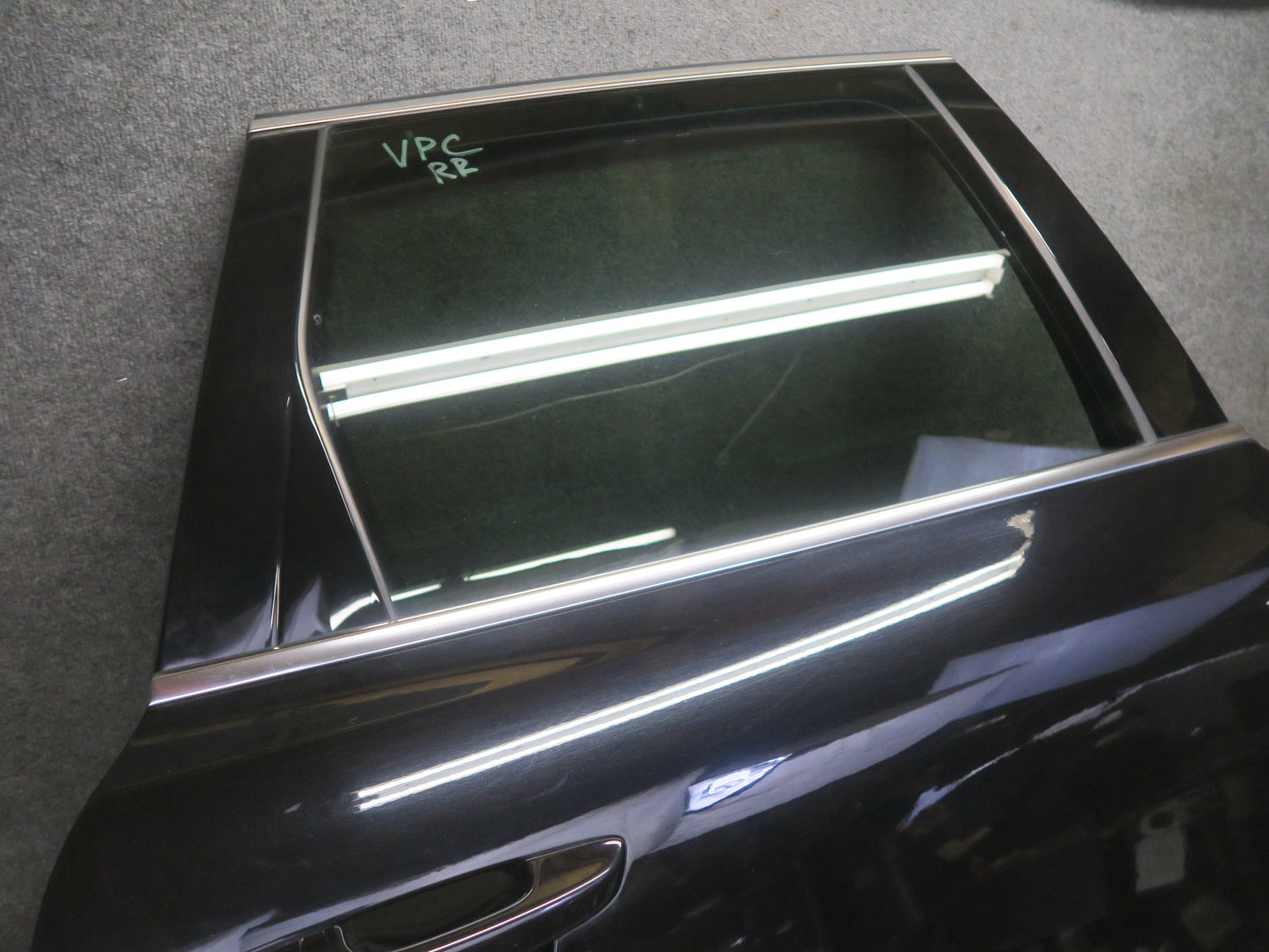 2011-2018 Porsche Cayenne 958 Rear Right Side Door Shell Frame Panel w Glass