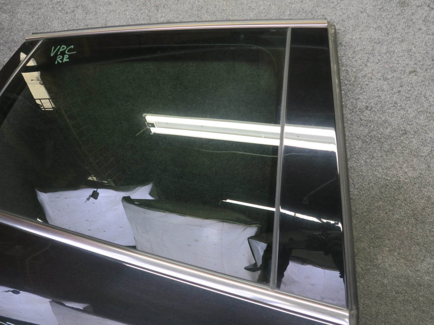 2011-2018 Porsche Cayenne 958 Rear Right Side Door Shell Frame Panel w Glass