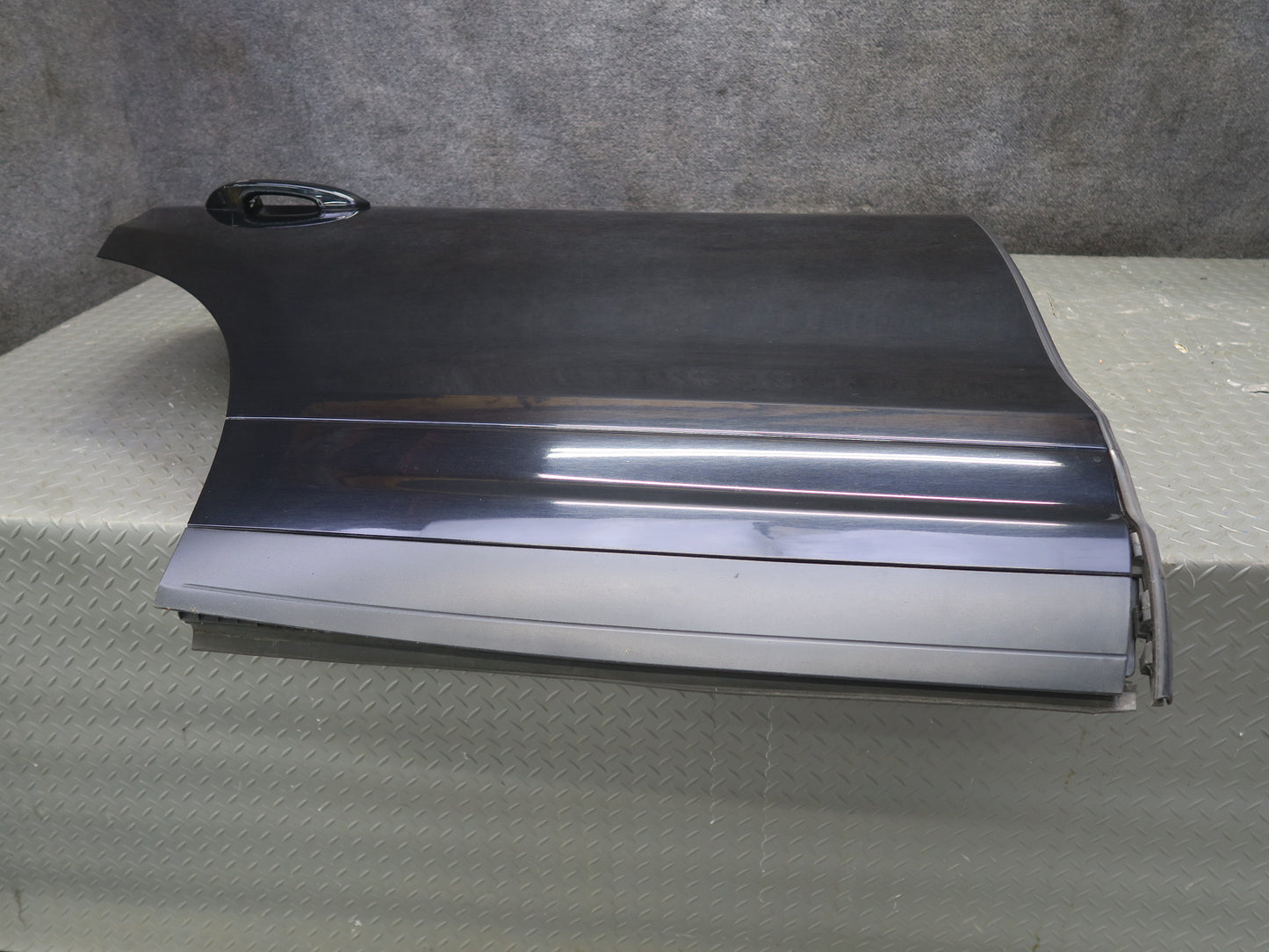 2011-2018 Porsche Cayenne 958 Rear Right Side Door Shell Frame Panel w Glass