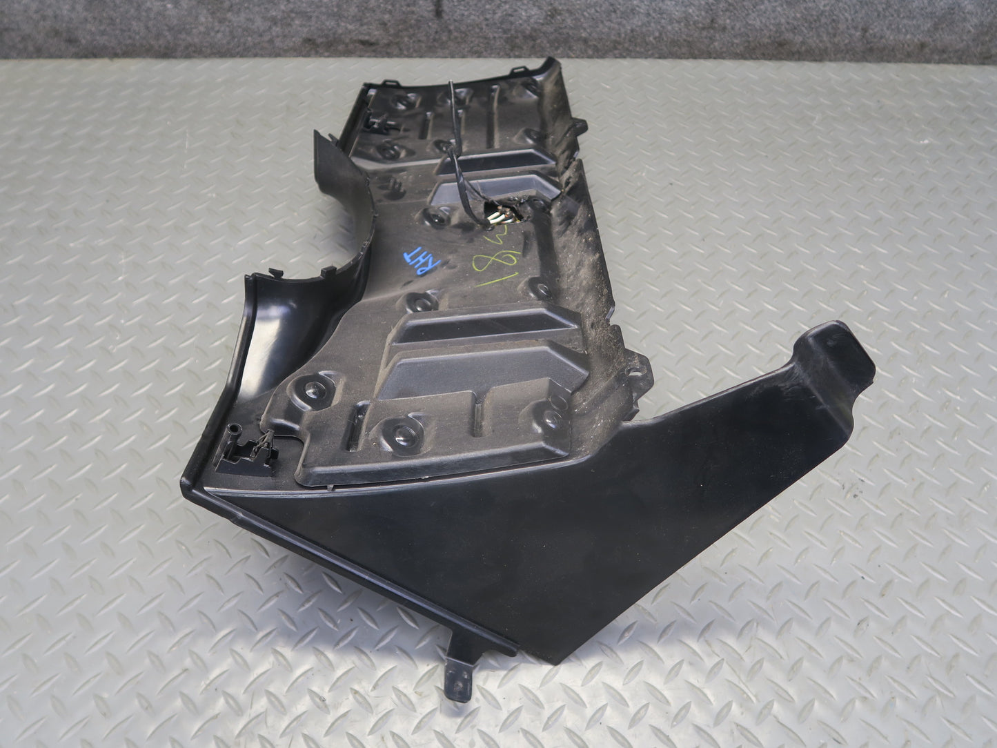 2003-2007 Hummer H2 Dash Front Left Lower Knee Trim Cover Panel 15058424