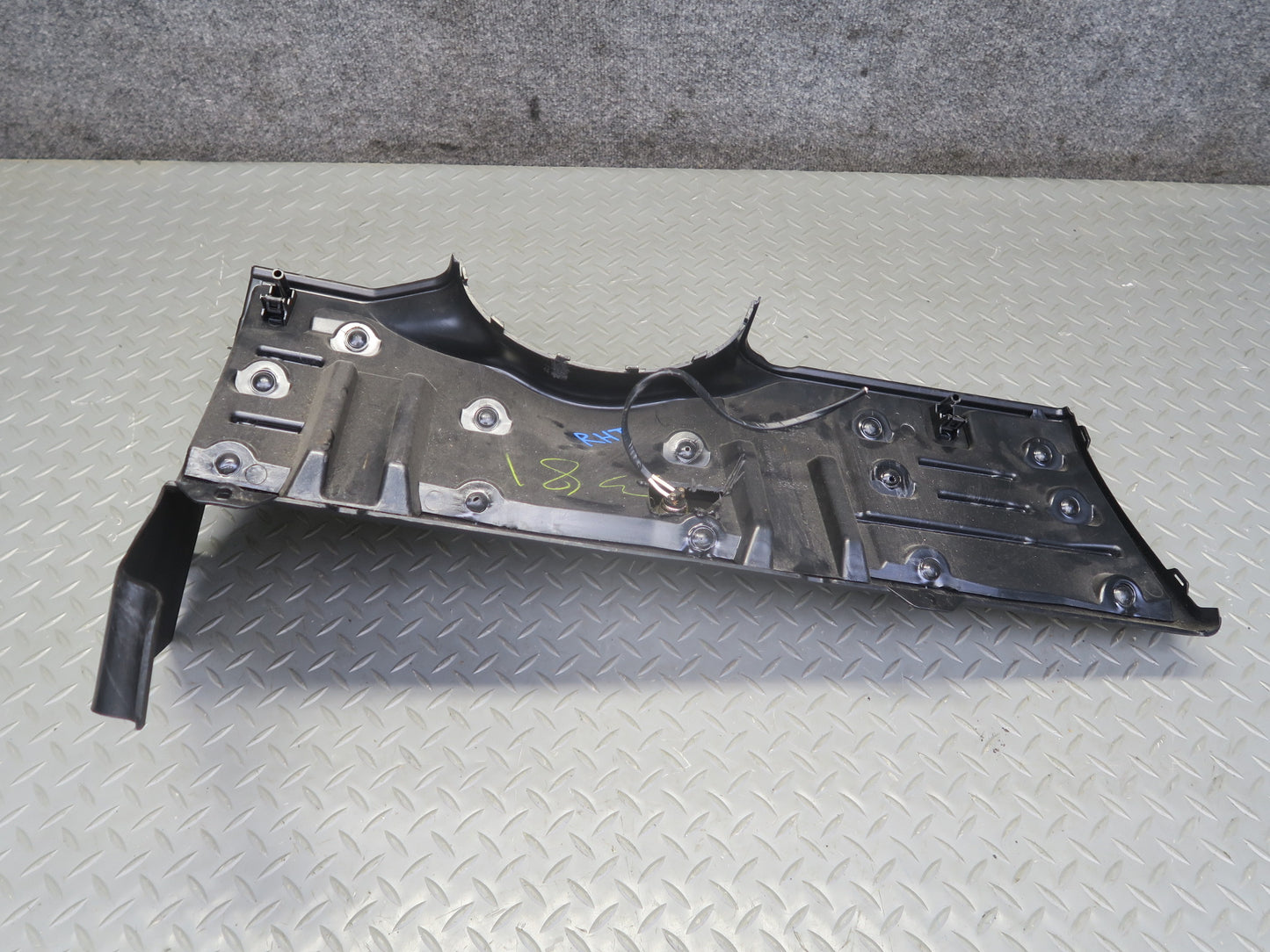2003-2007 Hummer H2 Dash Front Left Lower Knee Trim Cover Panel 15058424