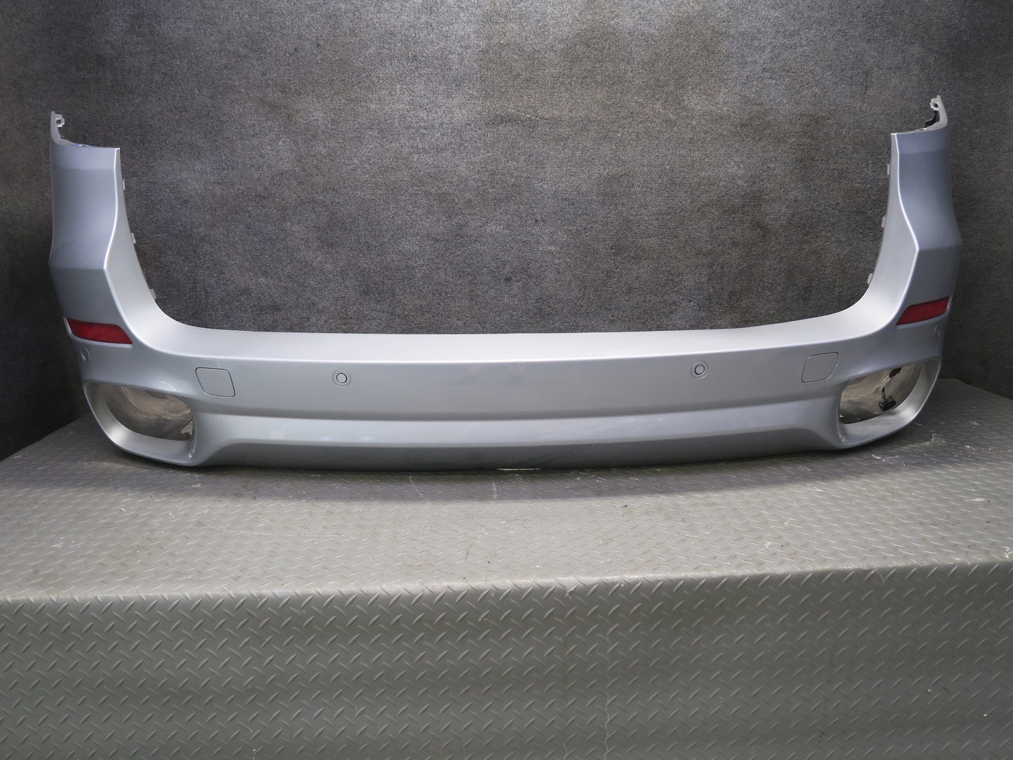 2014-2018 BMW F15 X5 M-sport Rear Bumper Cover w PDC Sensors Glacier Silver