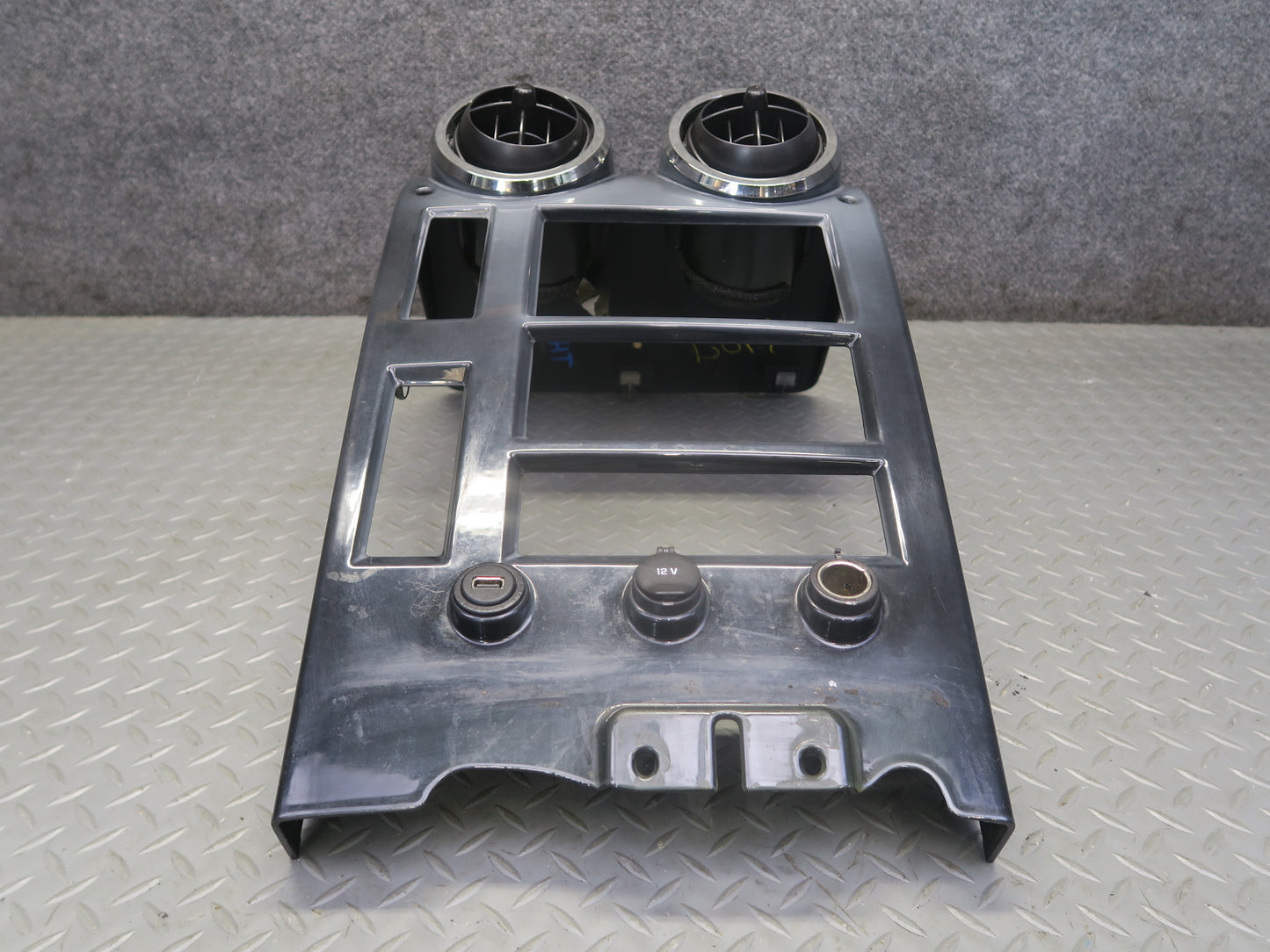 2003-2007 Hummer H2 Front Dash Center Console Radio Panel Trim Bezel Air Vent