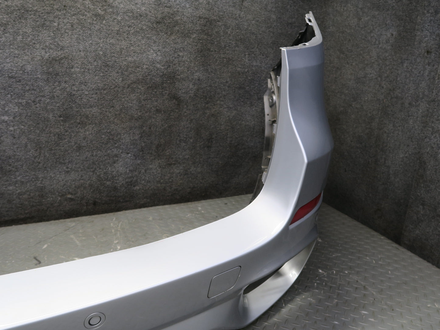 2014-2018 BMW F15 X5 M-sport Rear Bumper Cover w PDC Sensors Glacier Silver