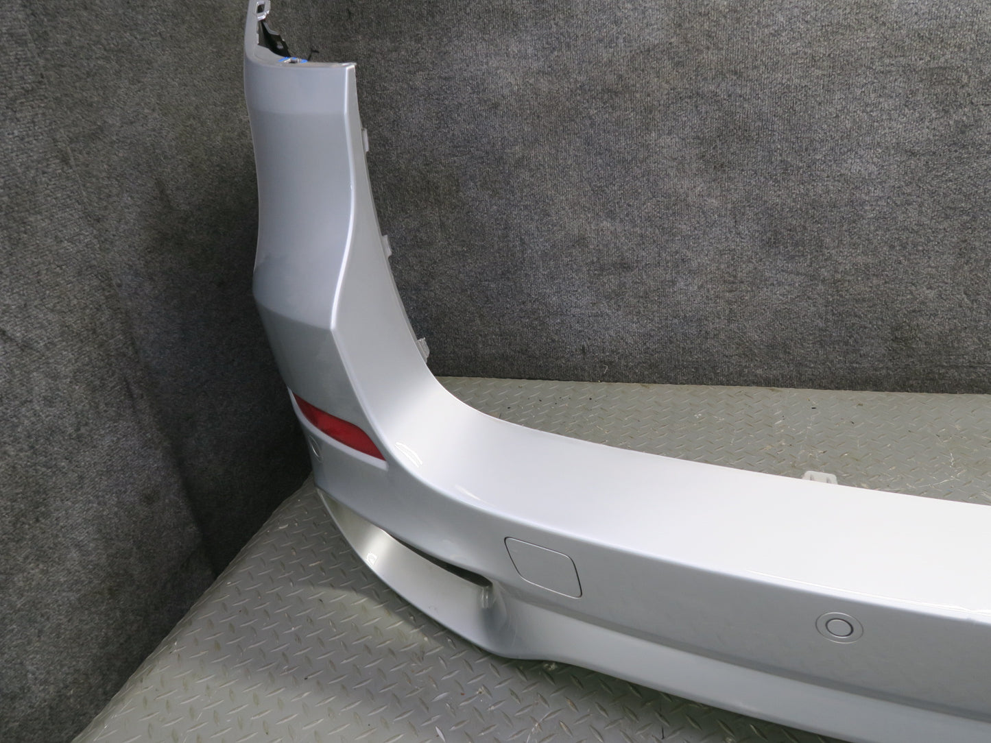 2014-2018 BMW F15 X5 M-sport Rear Bumper Cover w PDC Sensors Glacier Silver