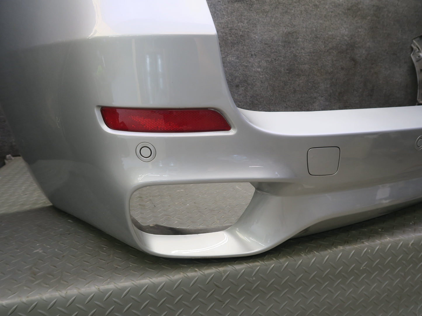 2014-2018 BMW F15 X5 M-sport Rear Bumper Cover w PDC Sensors Glacier Silver
