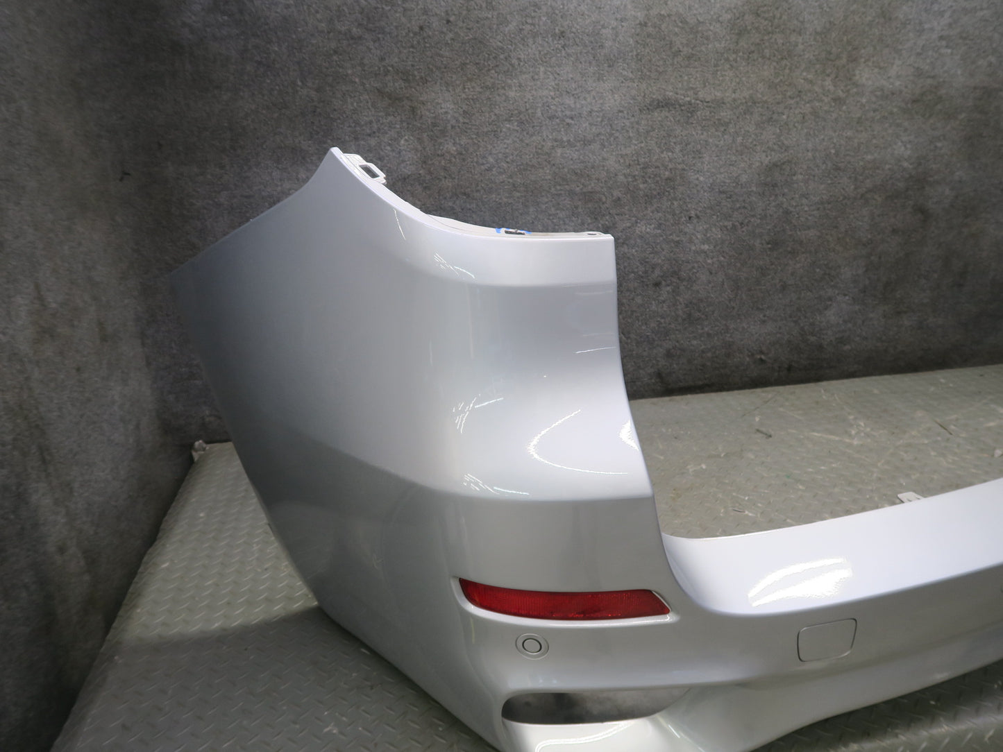 2014-2018 BMW F15 X5 M-sport Rear Bumper Cover w PDC Sensors Glacier Silver