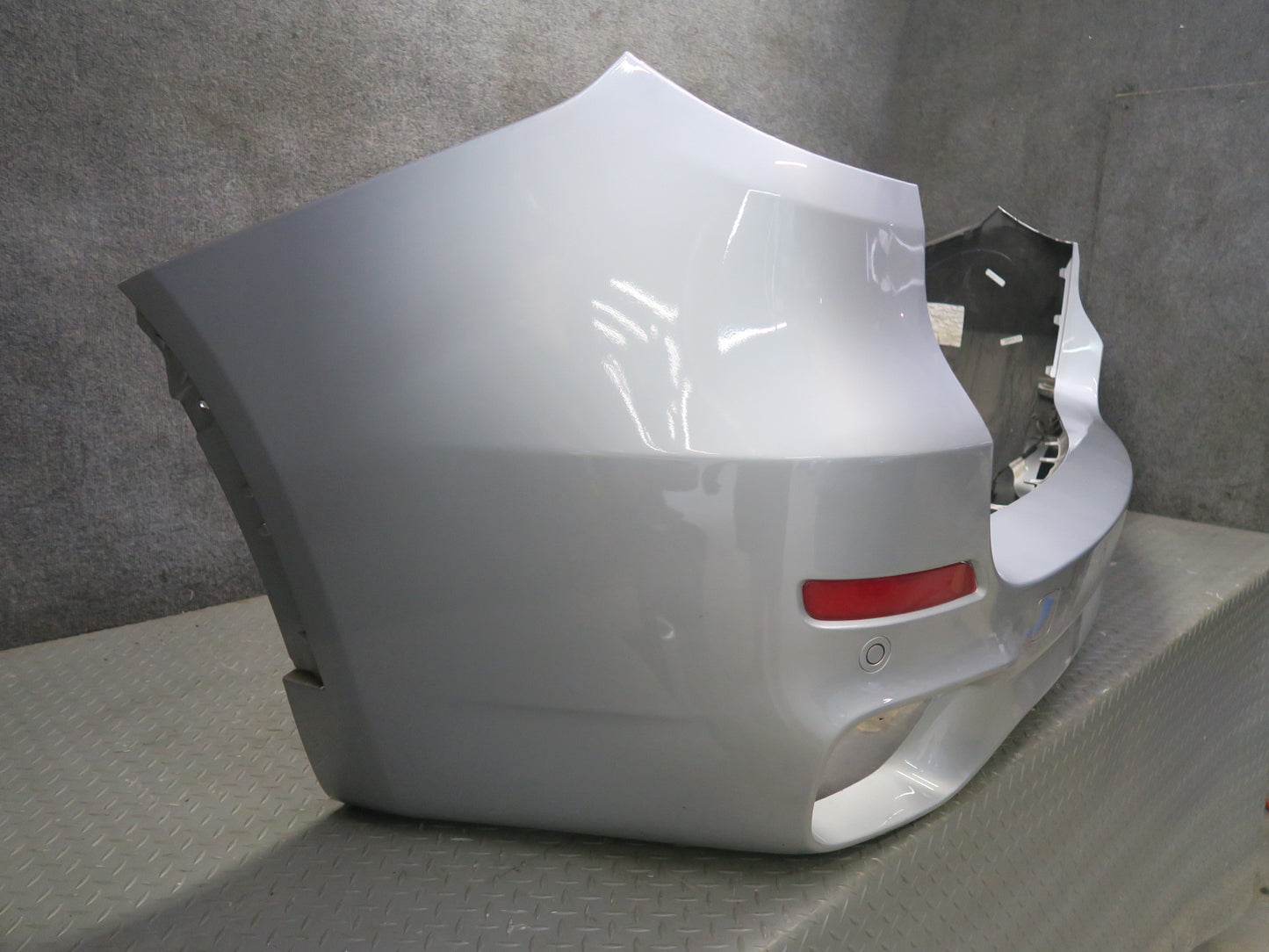 2014-2018 BMW F15 X5 M-sport Rear Bumper Cover w PDC Sensors Glacier Silver