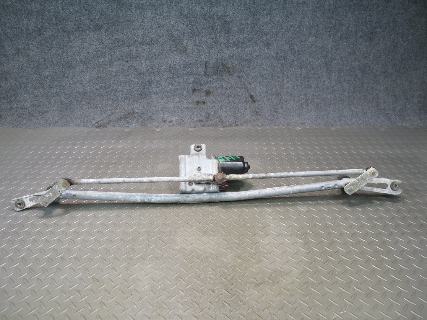 2003-2007 Hummer H2 Windshield Transmission Wiper Linkage W/ Motor