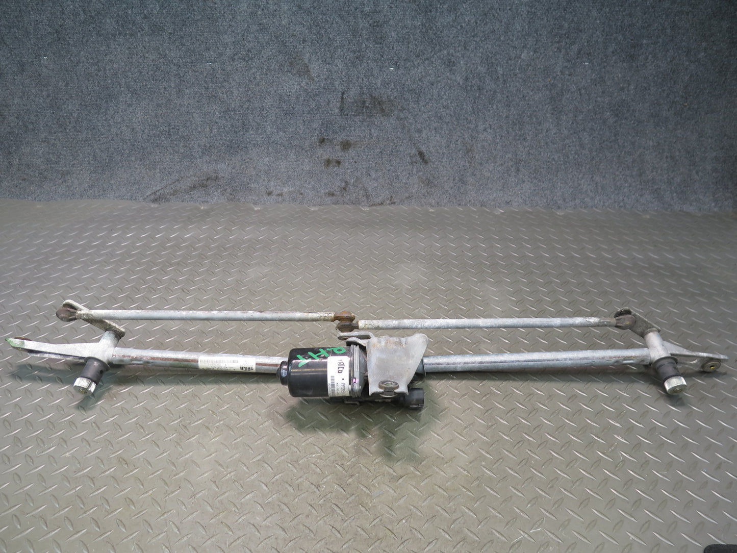 2003-2007 Hummer H2 Windshield Transmission Wiper Linkage W/ Motor