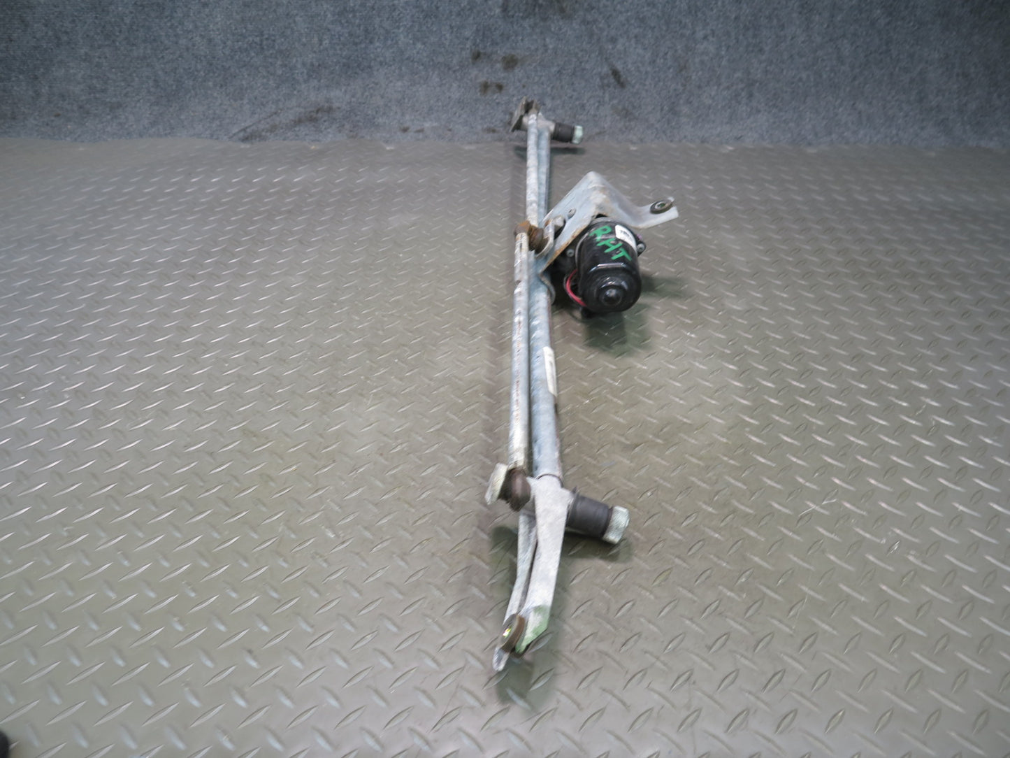 2003-2007 Hummer H2 Windshield Transmission Wiper Linkage W/ Motor