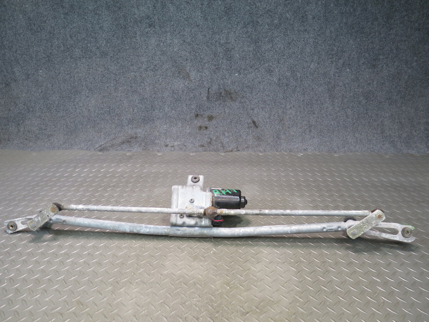2003-2007 Hummer H2 Windshield Transmission Wiper Linkage W/ Motor