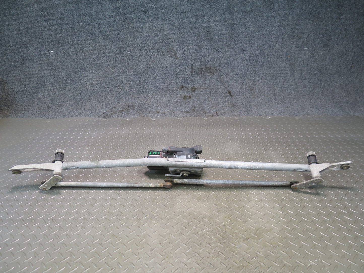 2003-2007 Hummer H2 Windshield Transmission Wiper Linkage W/ Motor