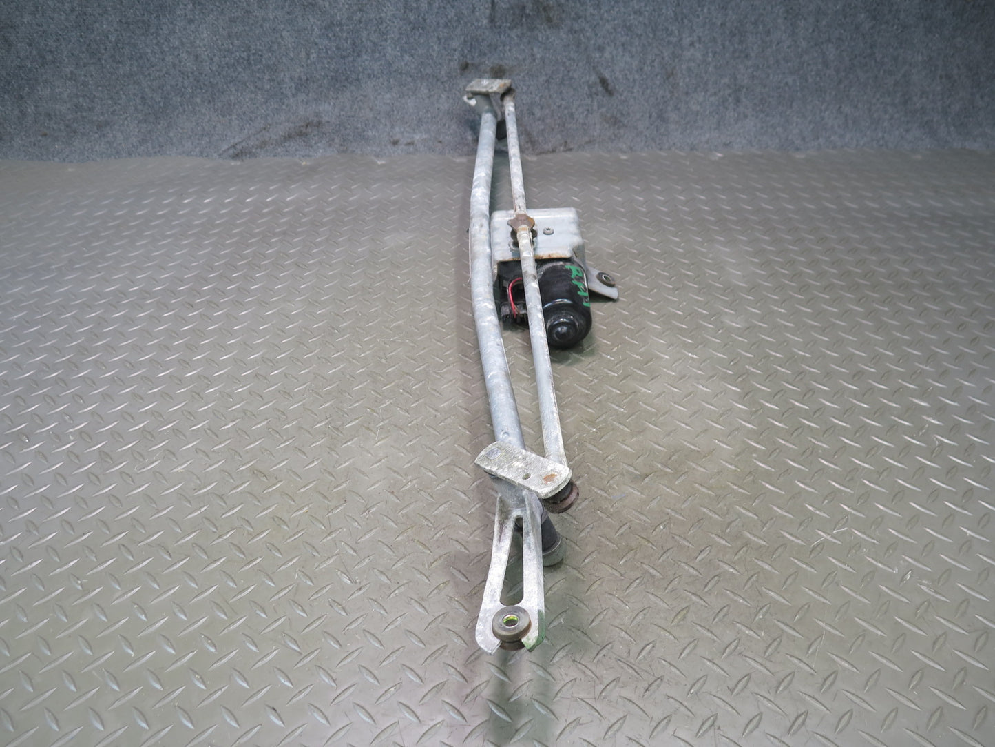 2003-2007 Hummer H2 Windshield Transmission Wiper Linkage W/ Motor