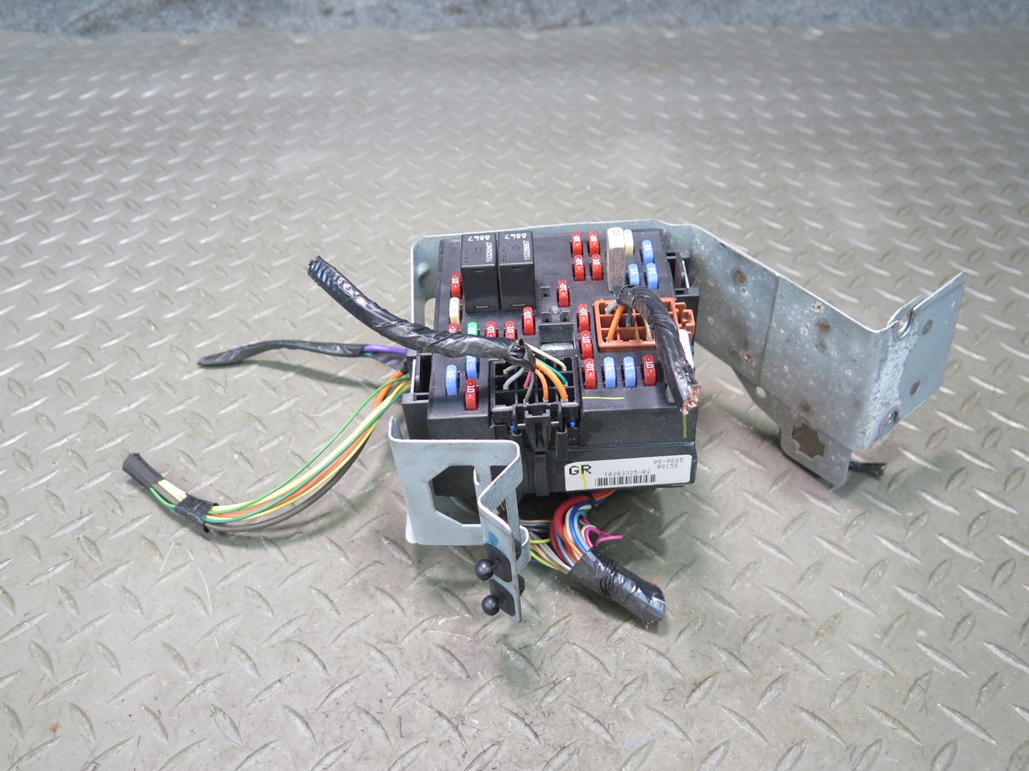 2005-2007 Hummer H2 Dash Cabin Interior Junction Fuse Relay Box W/ Bracket