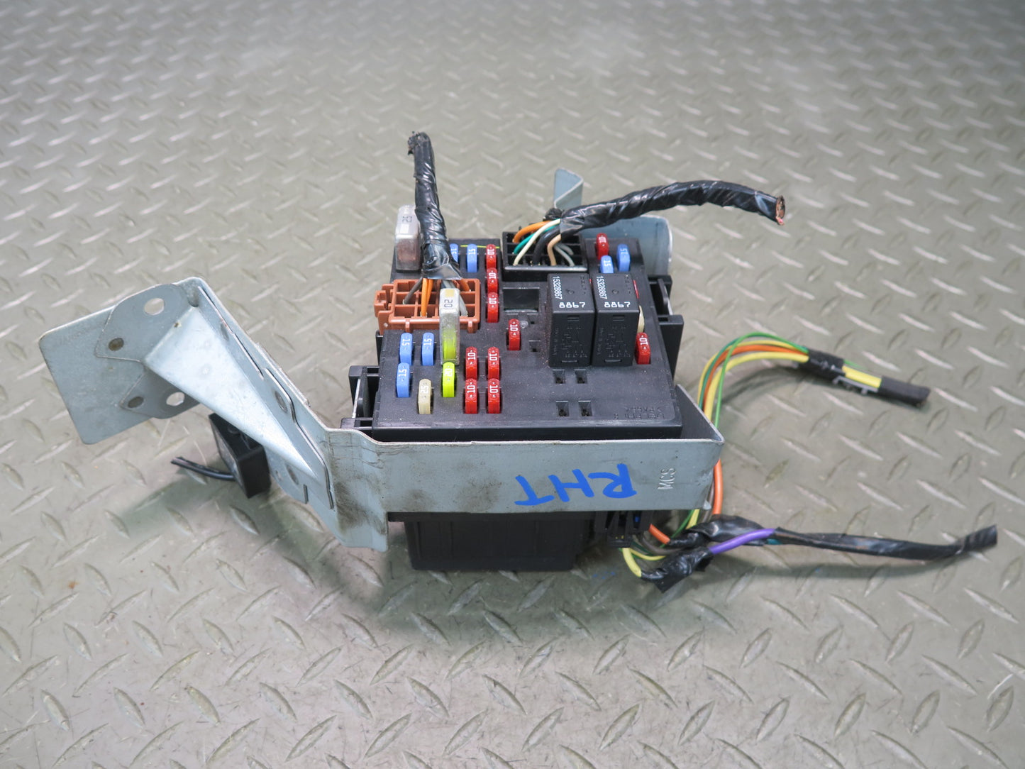 2005-2007 Hummer H2 Dash Cabin Interior Junction Fuse Relay Box W/ Bracket