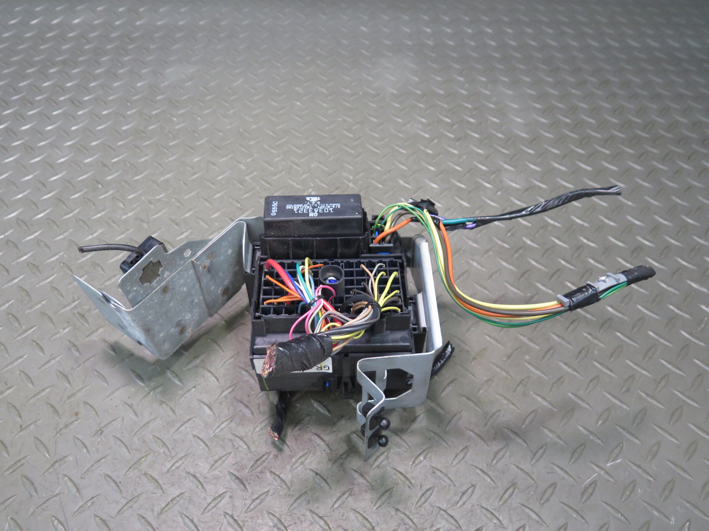 2005-2007 Hummer H2 Dash Cabin Interior Junction Fuse Relay Box W/ Bracket