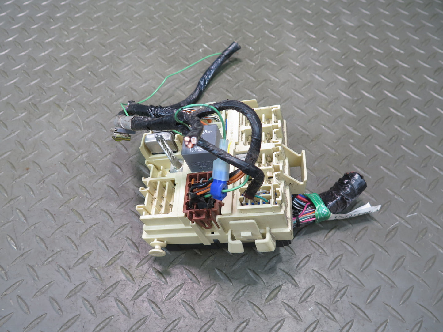 2003-2007 Hummer H2 Dash Board Relay Fuse Junction Box 15190658