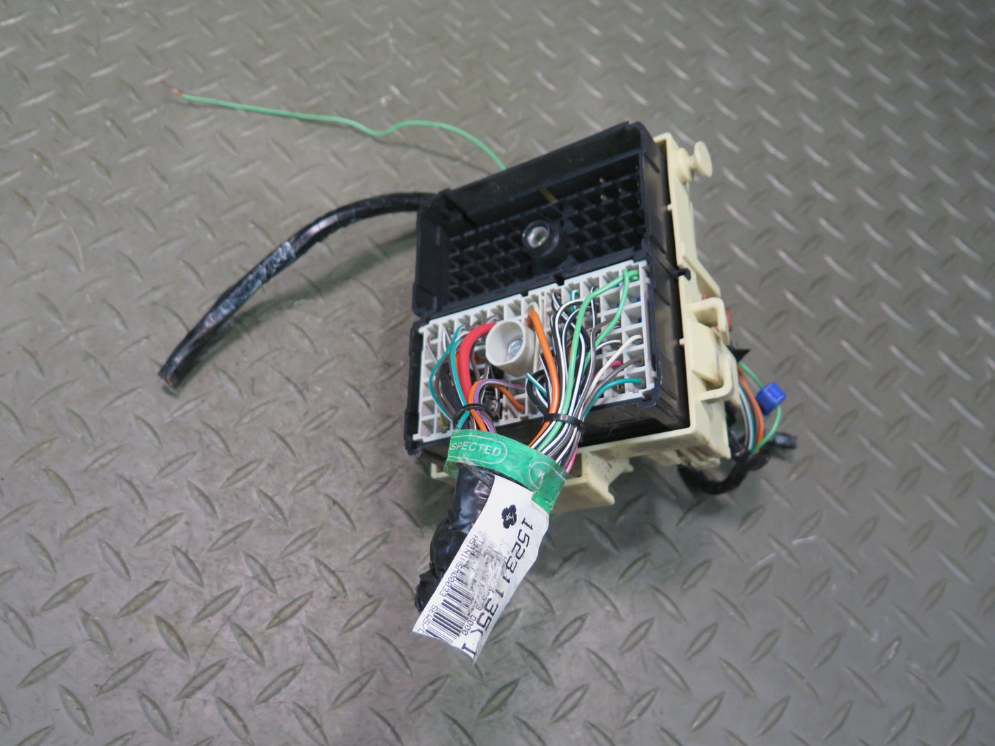 2003-2007 Hummer H2 Dash Board Relay Fuse Junction Box 15190658