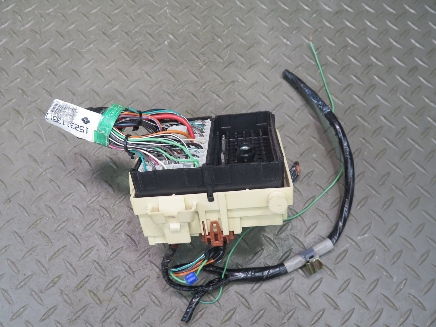 2003-2007 Hummer H2 Dash Board Relay Fuse Junction Box 15190658