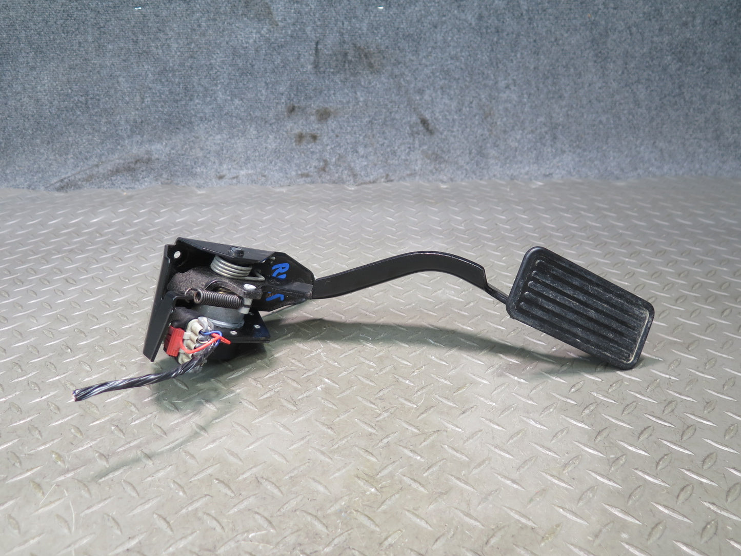 2004-2007 Hummer H2 Gas Acceleration Pedal Throttle Sensor