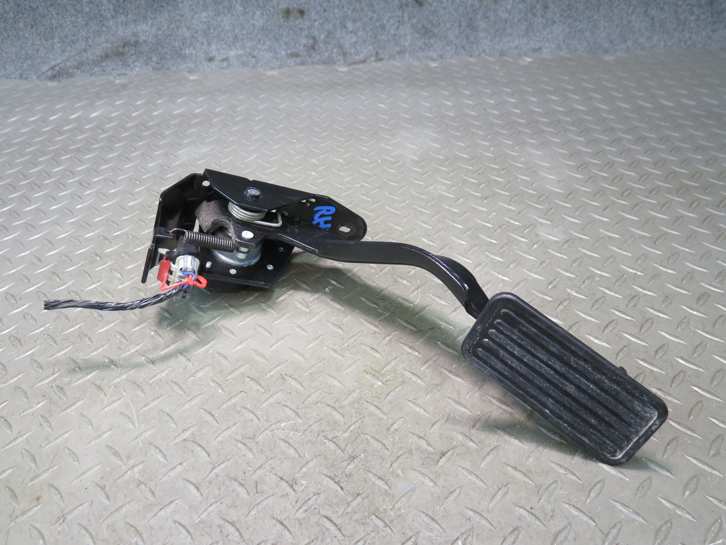 2004-2007 Hummer H2 Gas Acceleration Pedal Throttle Sensor