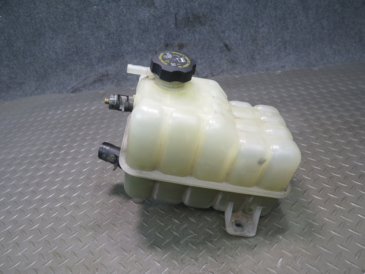 2003-2007 Hummer H2 Engine Coolant Expansion Overflow Reservoir Tank