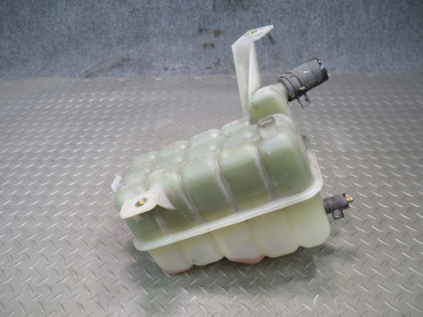 2003-2007 Hummer H2 Engine Coolant Expansion Overflow Reservoir Tank
