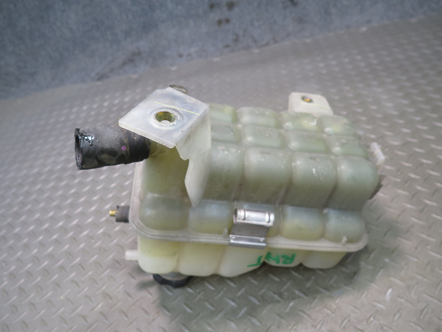 2003-2007 Hummer H2 Engine Coolant Expansion Overflow Reservoir Tank