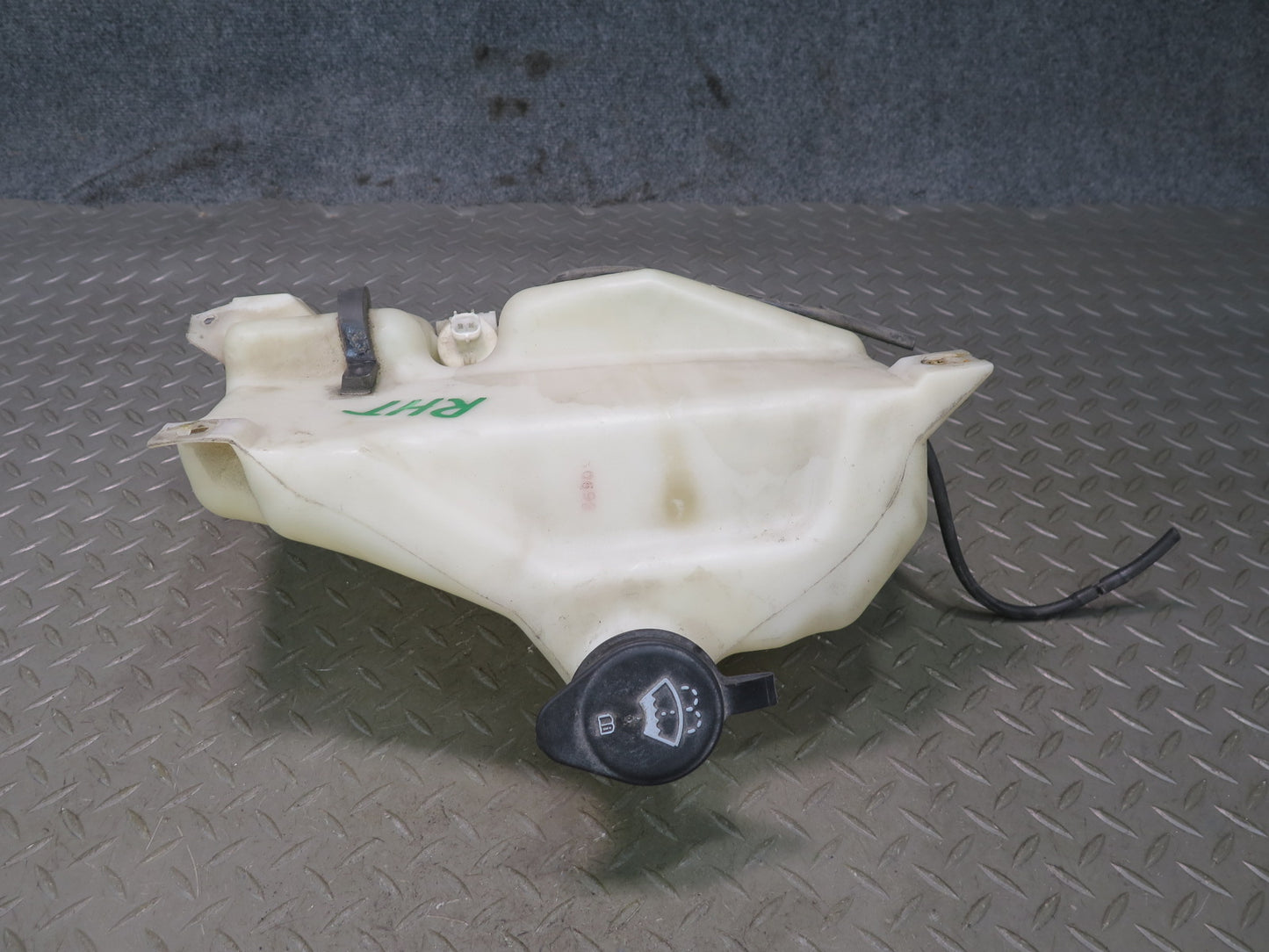 2003-2007 Hummer H2 Front Windshield Wiper Washer Reservoir Tank Bottle