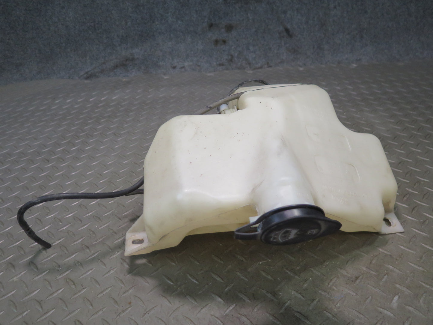2003-2007 Hummer H2 Front Windshield Wiper Washer Reservoir Tank Bottle