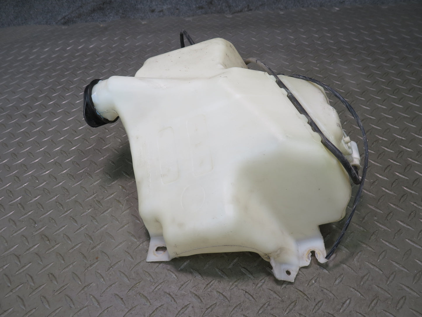 2003-2007 Hummer H2 Front Windshield Wiper Washer Reservoir Tank Bottle