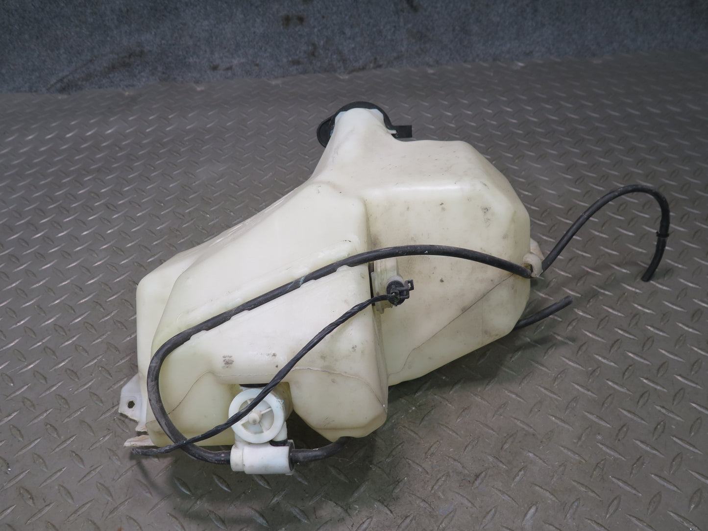 2003-2007 Hummer H2 Front Windshield Wiper Washer Reservoir Tank Bottle