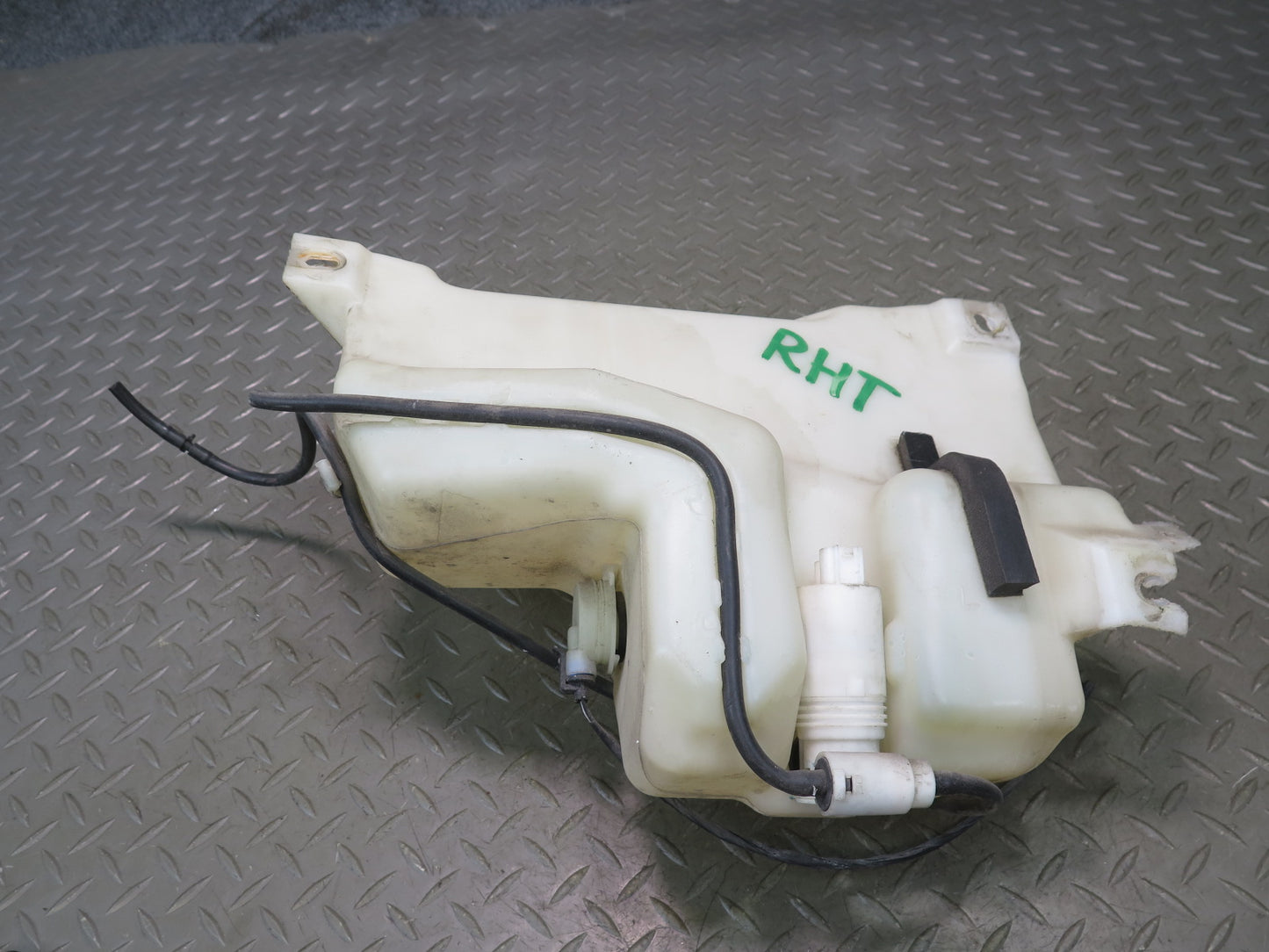 2003-2007 Hummer H2 Front Windshield Wiper Washer Reservoir Tank Bottle