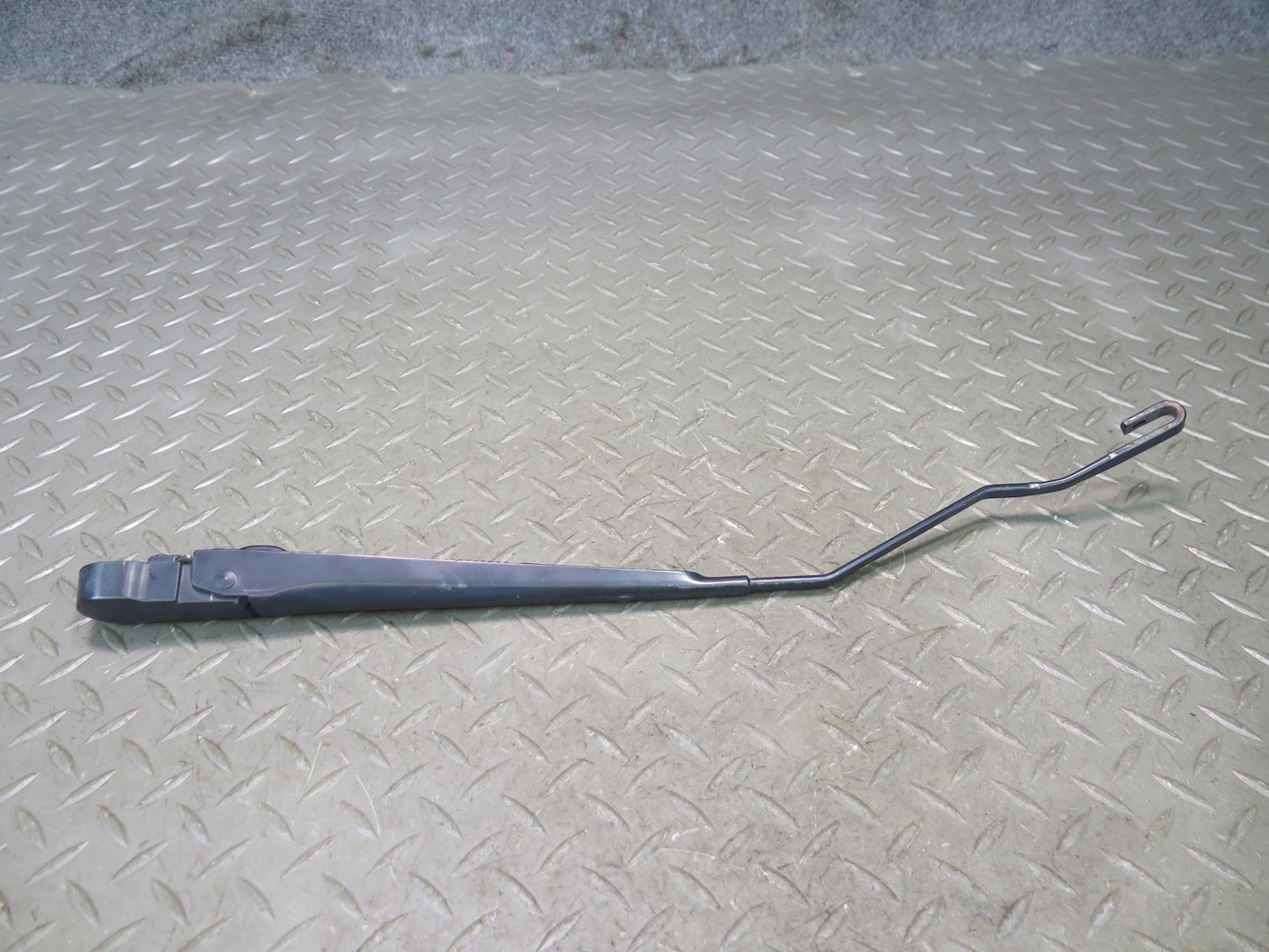 2003-2009 Hummer H2 Front Windshield Left & Right Side Wiper Arm Set of 2