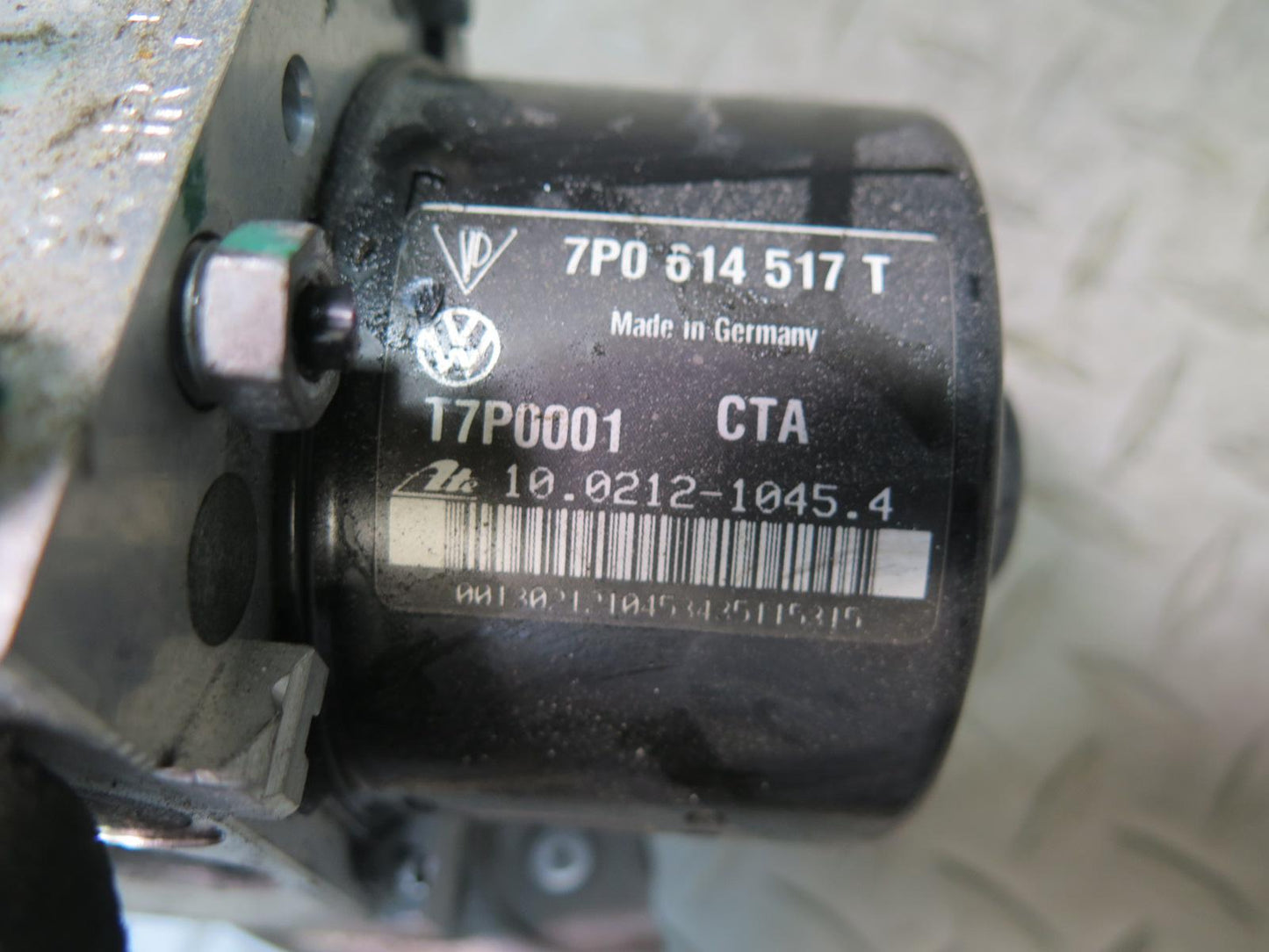 2015-2018 Porsche Cayenne 958.2 Anti Lock Brake ABS Pump Module 7P0614517T