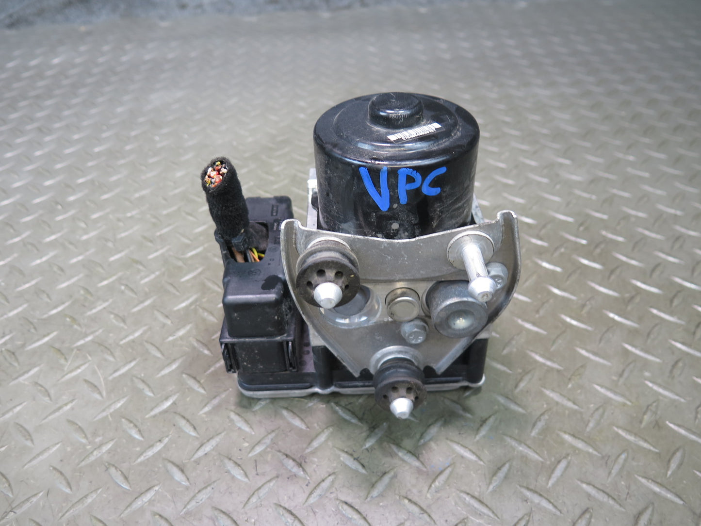 2015-2018 Porsche Cayenne 958.2 Anti Lock Brake ABS Pump Module 7P0614517T