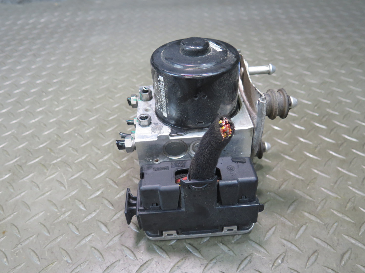 2015-2018 Porsche Cayenne 958.2 Anti Lock Brake ABS Pump Module 7P0614517T