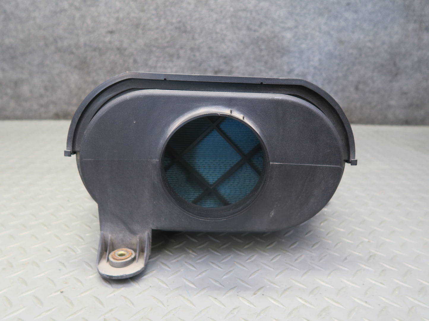 2003-2007 Hummer H2 6.0L Air Intake Cleaner Filter Box Housing