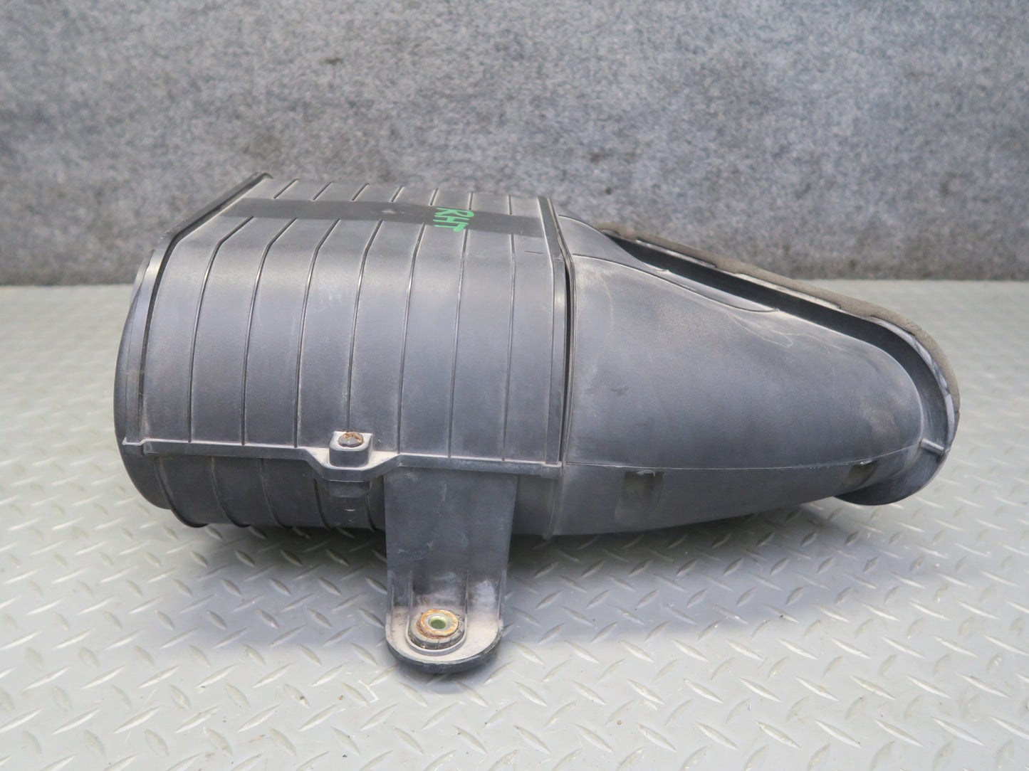 2003-2007 Hummer H2 6.0L Air Intake Cleaner Filter Box Housing