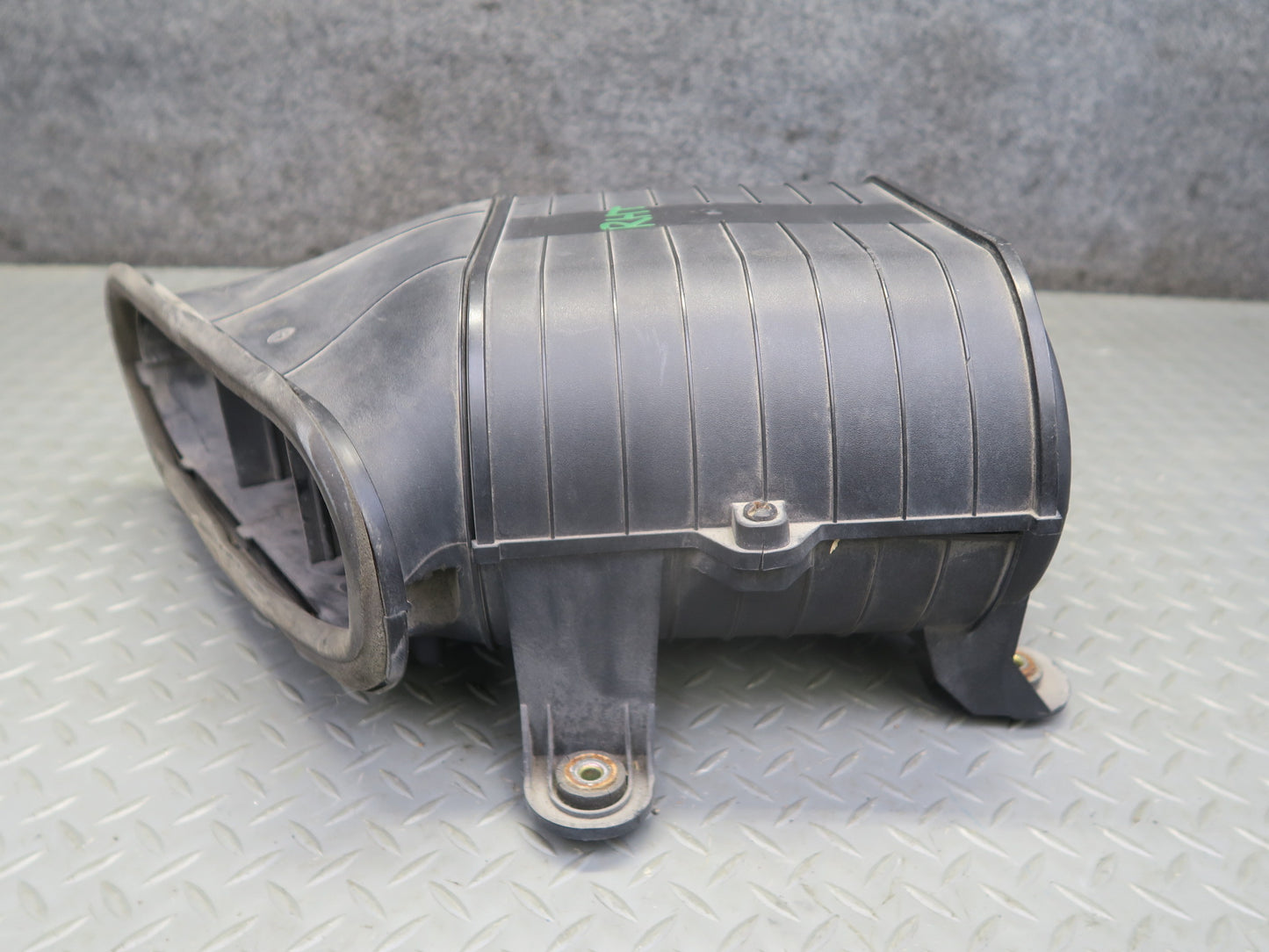 2003-2007 Hummer H2 6.0L Air Intake Cleaner Filter Box Housing