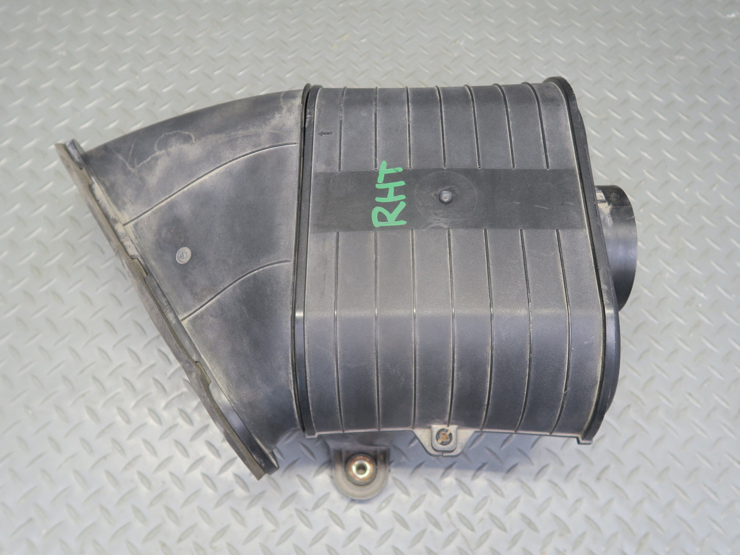 2003-2007 Hummer H2 6.0L Air Intake Cleaner Filter Box Housing