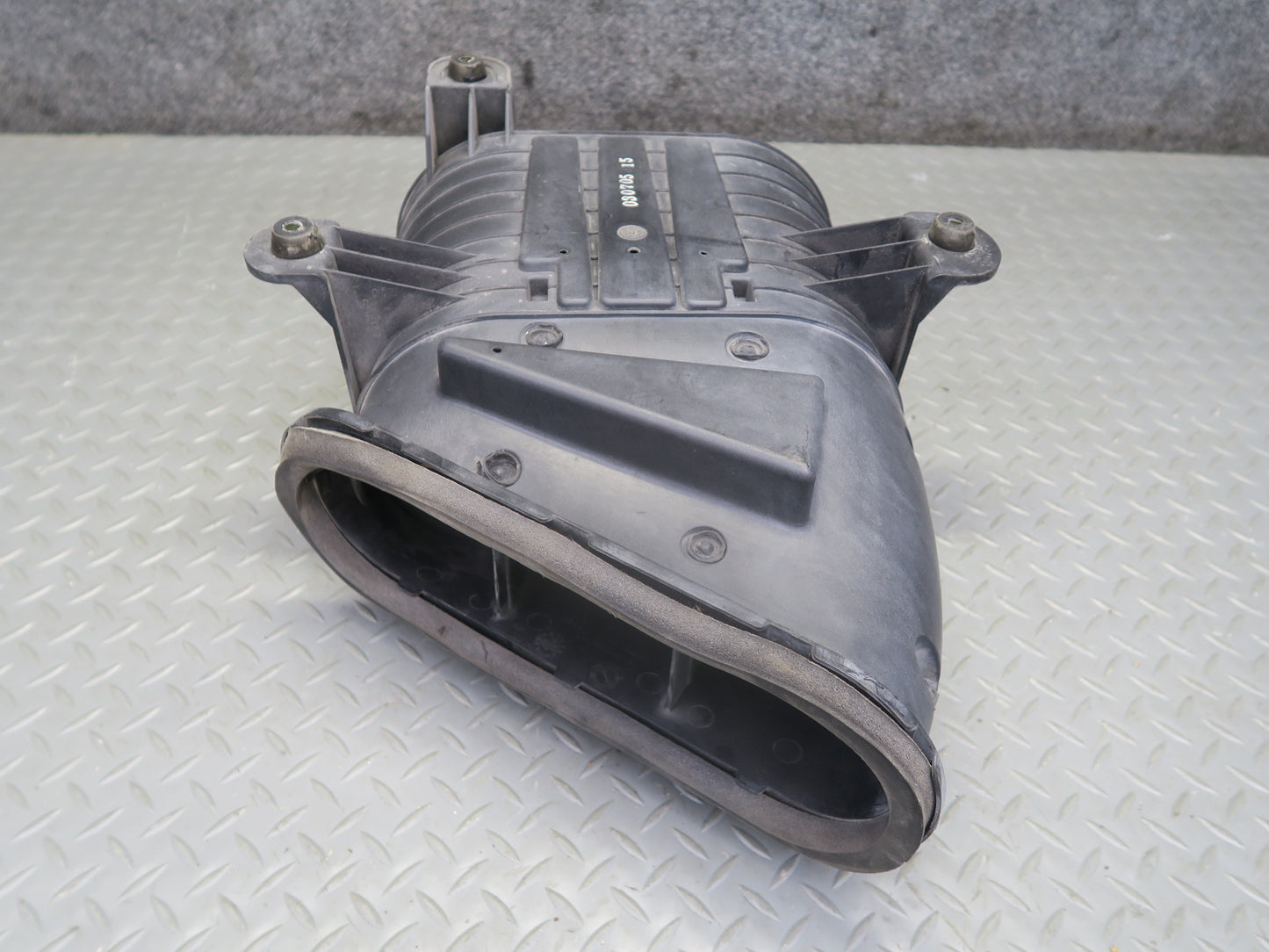 2003-2007 Hummer H2 6.0L Air Intake Cleaner Filter Box Housing