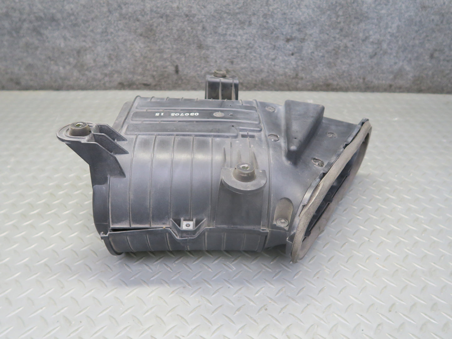 2003-2007 Hummer H2 6.0L Air Intake Cleaner Filter Box Housing
