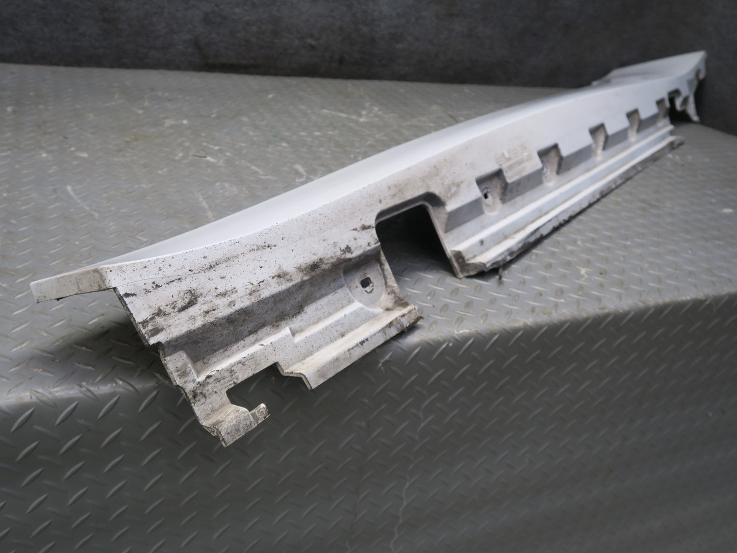 09-16 BMW E89 Z4 Set of 2 Left & Right Side Skirt Rocker Panel Molding OEM