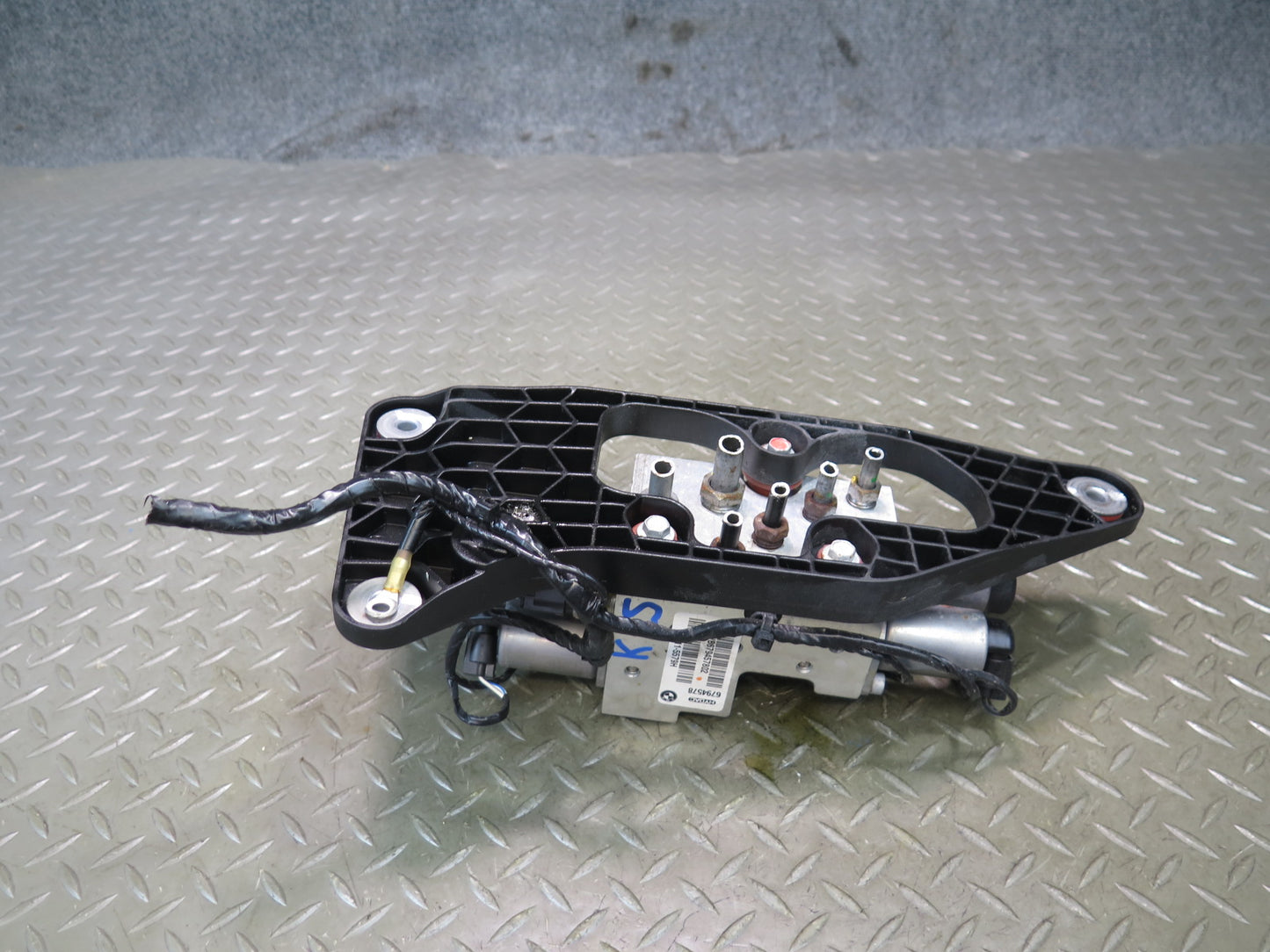 2008-2014 BMW E71 E72 X6 X6M Dynamic Drive Suspension Valve Block 6794578